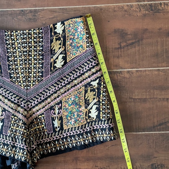Zara high waisted embroidered shorts with side zipper (size small) - Picture 6 of 8